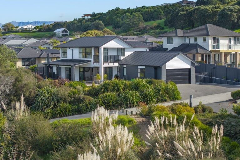 Photo of property in 30 Lakeside Terrace, Omokoroa, 3114