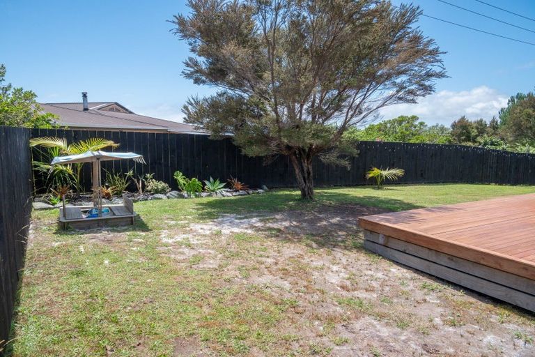 Photo of property in 24 Dudley Crescent, Cable Bay, 0420