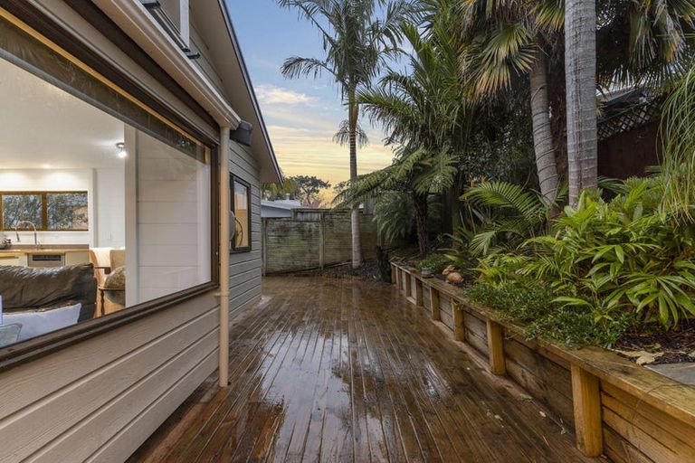Photo of property in 1/690 Beach Road, Browns Bay, Auckland, 0630
