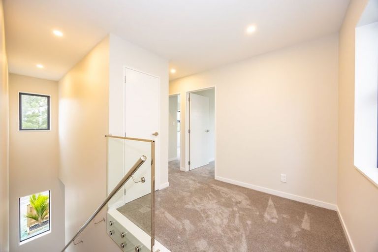 Photo of property in 34 Hellyers Street, Birkdale, Auckland, 0626