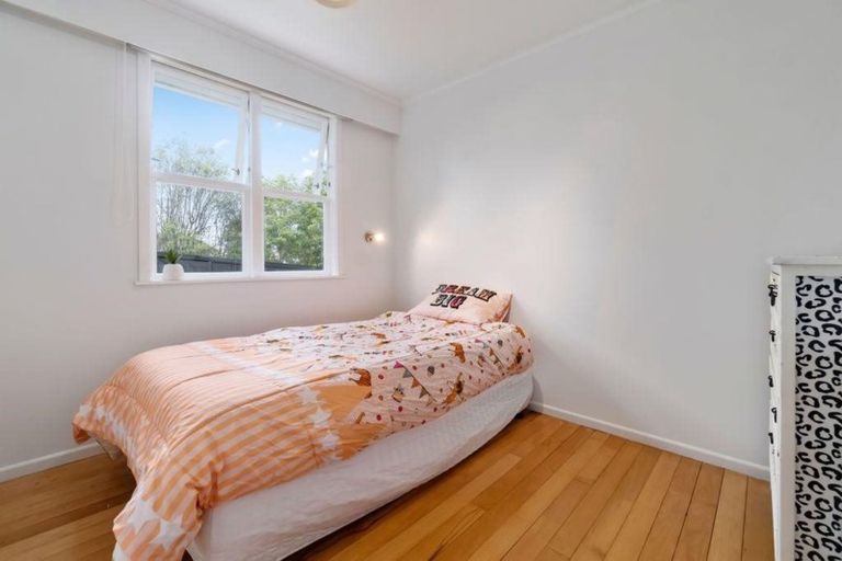 Photo of property in 77 Seymour Road, Sunnyvale, Auckland, 0612