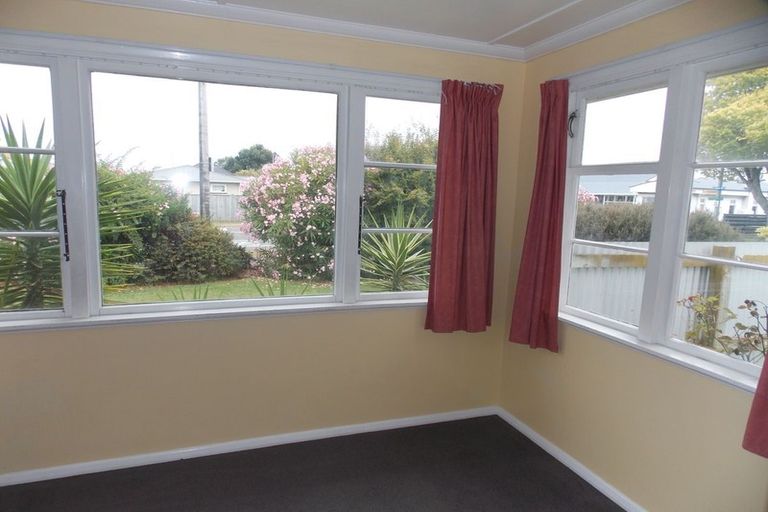 Photo of property in 660 Featherston Street, Roslyn, Palmerston North, 4414