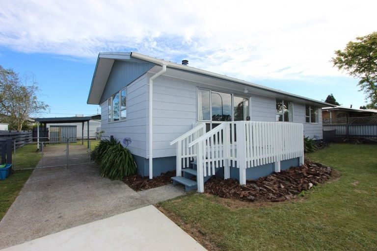 Photo of property in 29 Kowhai Street, Inglewood, 4330