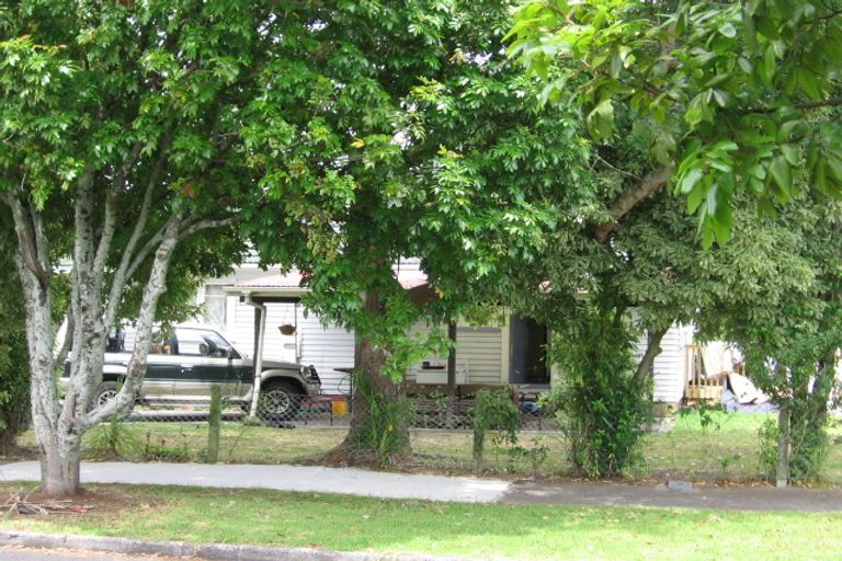 Photo of property in 2 Maple Street, Avondale, Auckland, 1026