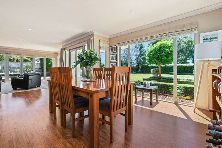 Photo of property in 296 Gardiners Road, Harewood, Christchurch, 8051