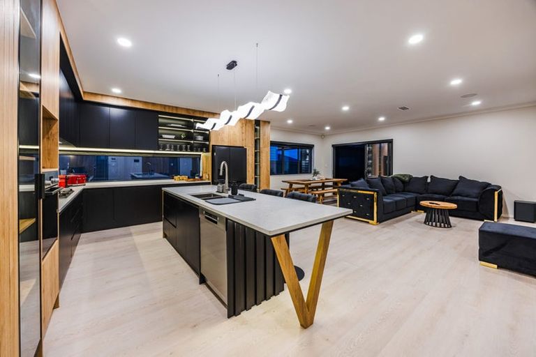 Photo of property in 74 Tir Conaill Avenue, Flat Bush, Auckland, 2019