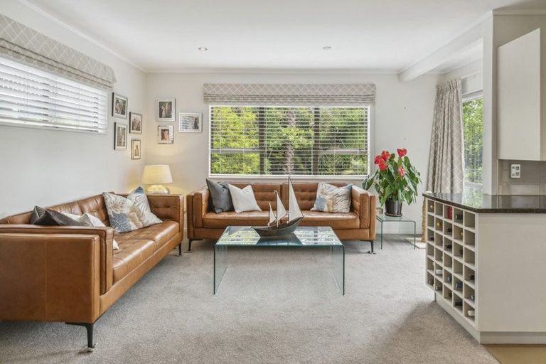 Photo of property in 2/946 Beach Road, Waiake, Auckland, 0630