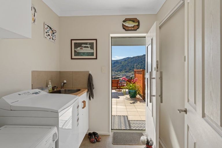 Photo of property in 8 Harbour View Heights, Picton, 7220