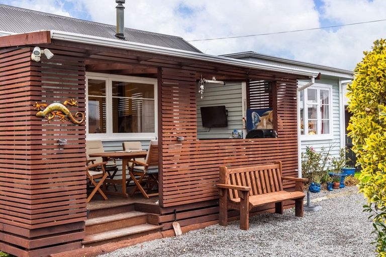 Photo of property in 18 Esther Street, Martinborough, 5711