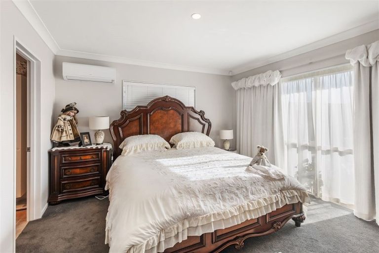 Photo of property in 5 Amoka Crescent, Parklands, Christchurch, 8083