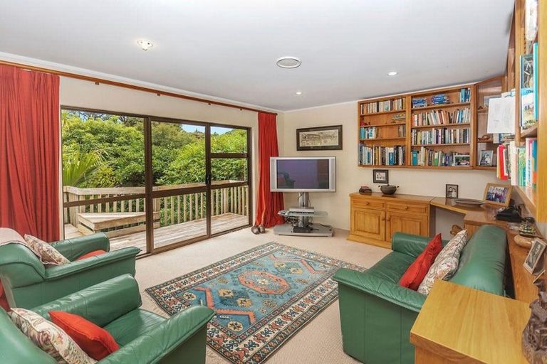 Photo of property in 733 Scenic Drive, Henderson Valley, Auckland, 0612