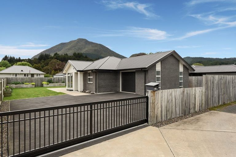 Photo of property in 32 Tiwhatiwha Crescent, Kawerau, 3127
