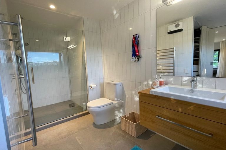 Photo of property in 2/1 Commodore Parry Road, Castor Bay, Auckland, 0620