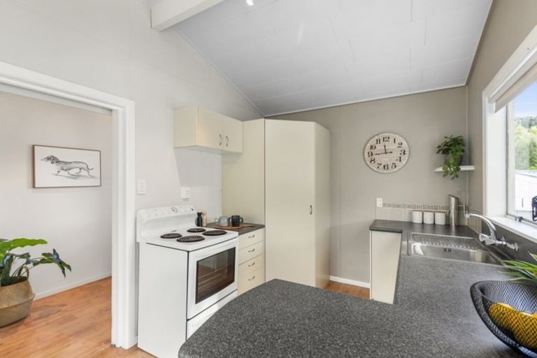 Photo of property in 4a Korau Grove, Stokes Valley, Lower Hutt, 5019