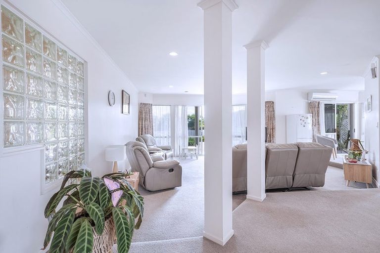 Photo of property in 2 Sunset Close, Western Heights, Hamilton, 3200