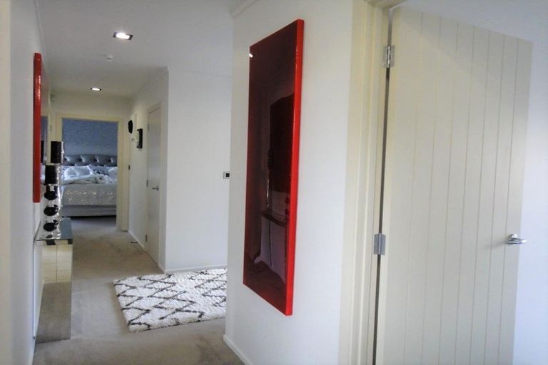 Photo of property in 98 Barbados Way, One Tree Point, 0118