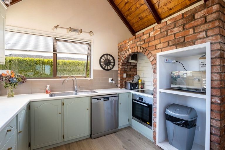 Photo of property in 288e Mangorei Road, Merrilands, New Plymouth, 4312