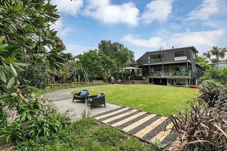 Photo of property in 28 Valhalla Drive, Beach Haven, Auckland, 0626