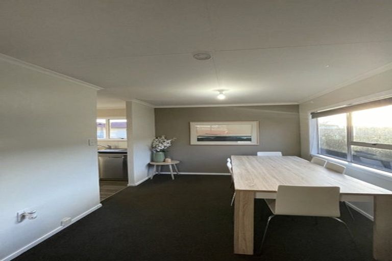 Photo of property in 38 Suzanne Grove, Kelvin Grove, Palmerston North, 4414