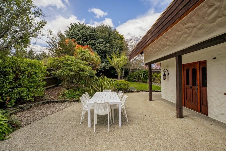 Photo of property in 9 Cypress Court, Kelvin Heights, Queenstown, 9300