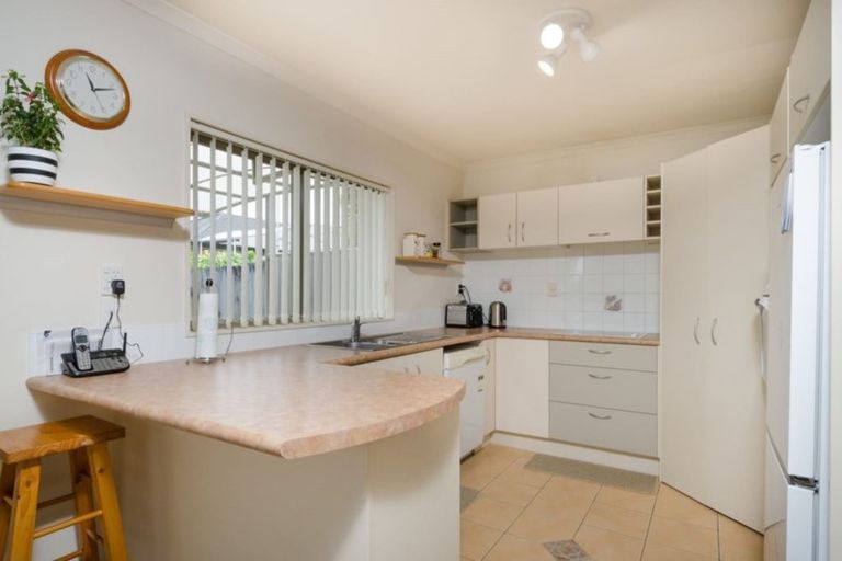 Photo of property in 22 Carnelian Court, Westgate, Auckland, 0614