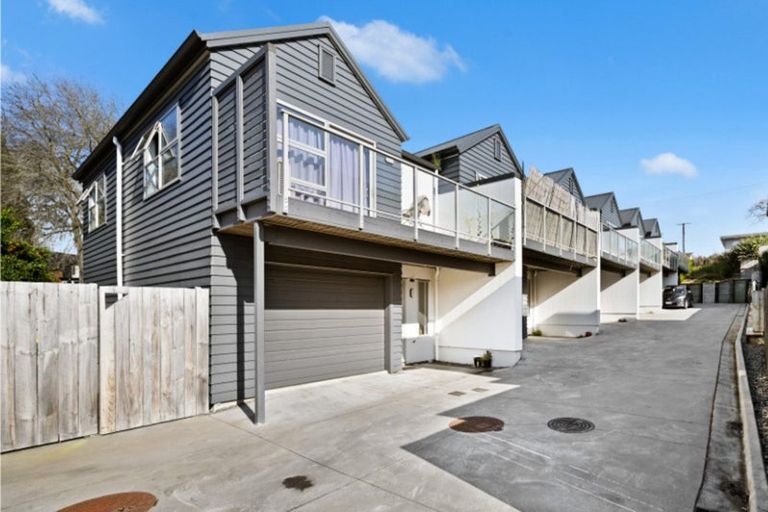 Photo of property in 2/5 Teddy Street, Whitiora, Hamilton, 3200
