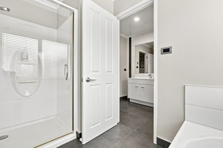 Photo of property in 2 Flavell Drive, Orewa, 0931