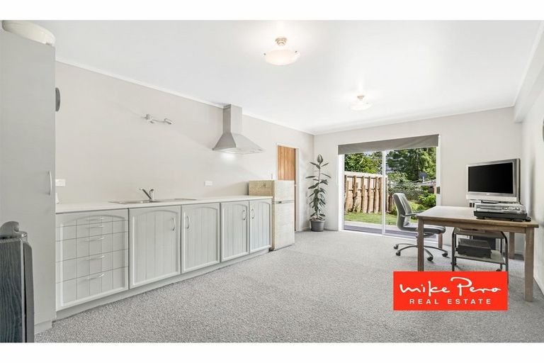 Photo of property in 9 Armstrong Place, New Lynn, Auckland, 0600