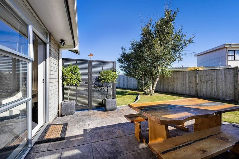 Photo of property in 12 Green Lane, Hawera, 4610