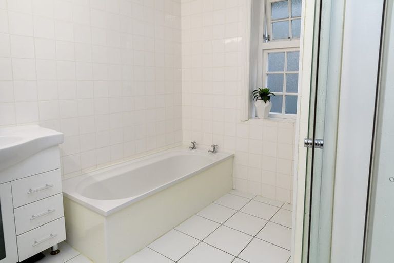 Photo of property in 5 Grass Street, Oriental Bay, Wellington, 6011