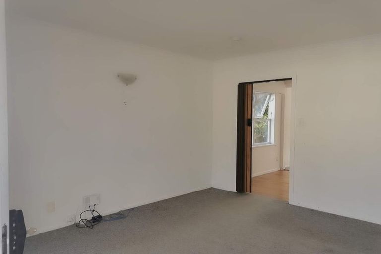 Photo of property in 1/30 Bruce Road, Glenfield, Auckland, 0629