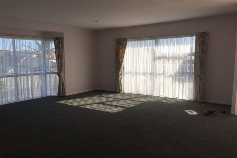 Photo of property in 1b Picasso Drive, West Harbour, Auckland, 0618