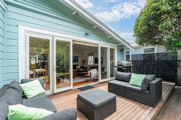 Photo of property in 61 Oroua Street, Eastbourne, Lower Hutt, 5013