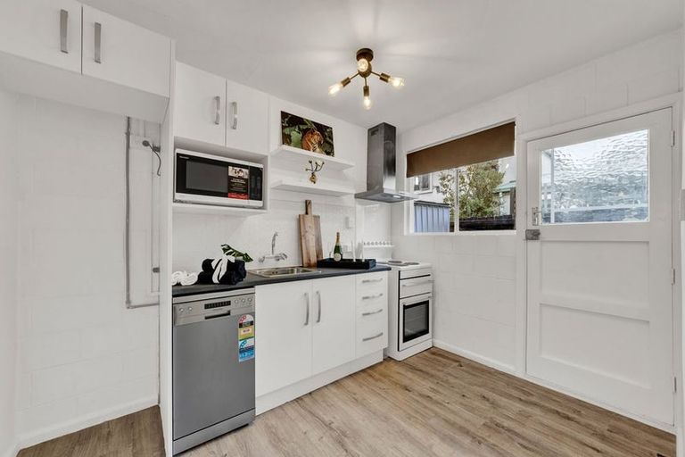 Photo of property in 2/65 Champion Street, Edgeware, Christchurch, 8013