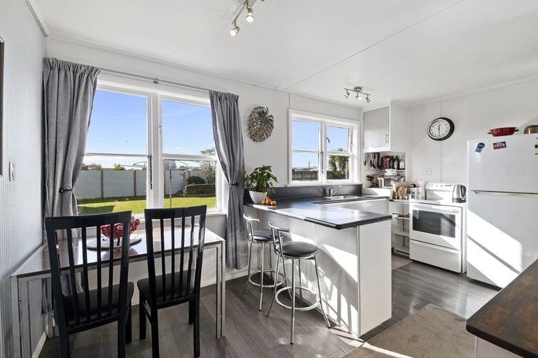 Photo of property in 10 Grenville Street, Levin, 5510