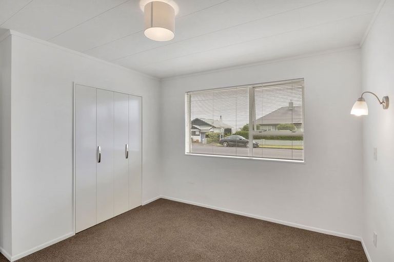 Photo of property in 1/4 French Street, Moturoa, New Plymouth, 4310
