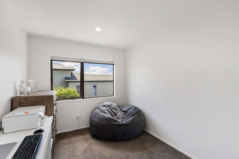 Photo of property in 55 Edgewater Parade, Waiuku, 2123