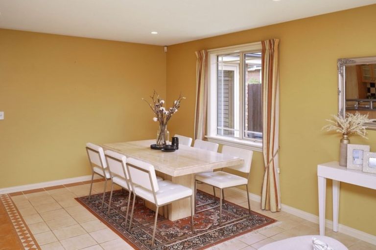 Photo of property in 15 Avon Gate, Russley, Christchurch, 8042