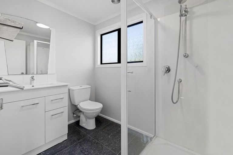 Photo of property in 2/8 Leven Lane, Totara Heights, Auckland, 2105