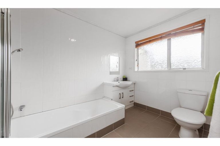 Photo of property in 1b South Pacific Place, Henderson, Auckland, 0612