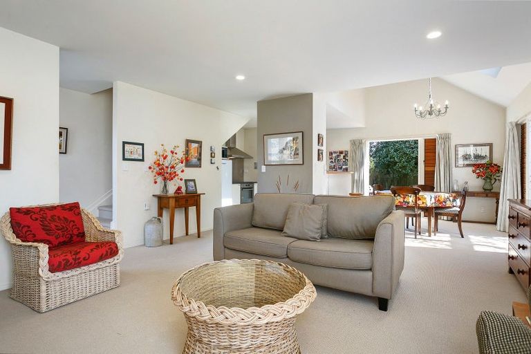 Photo of property in 29b Clare Street, Cambridge, 3434