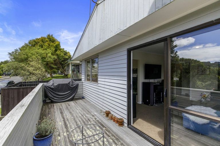 Photo of property in 32 Kingsley Street, Stokes Valley, Lower Hutt, 5019