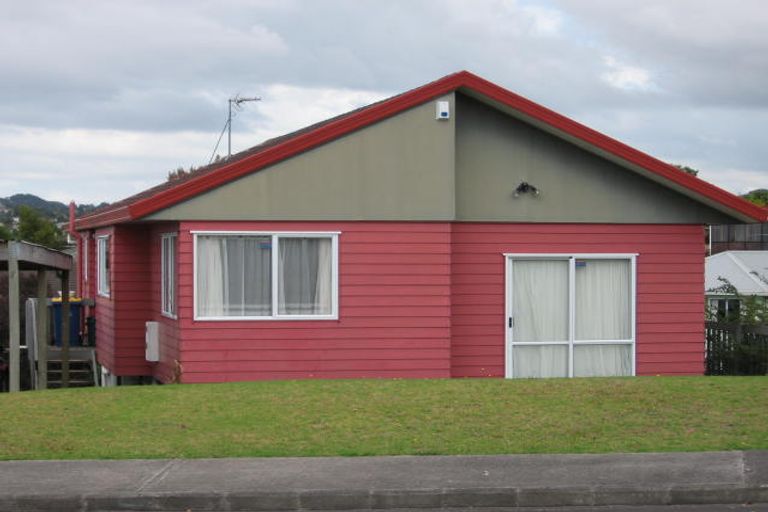 Photo of property in 33 Addison Drive, Glendene, Auckland, 0602
