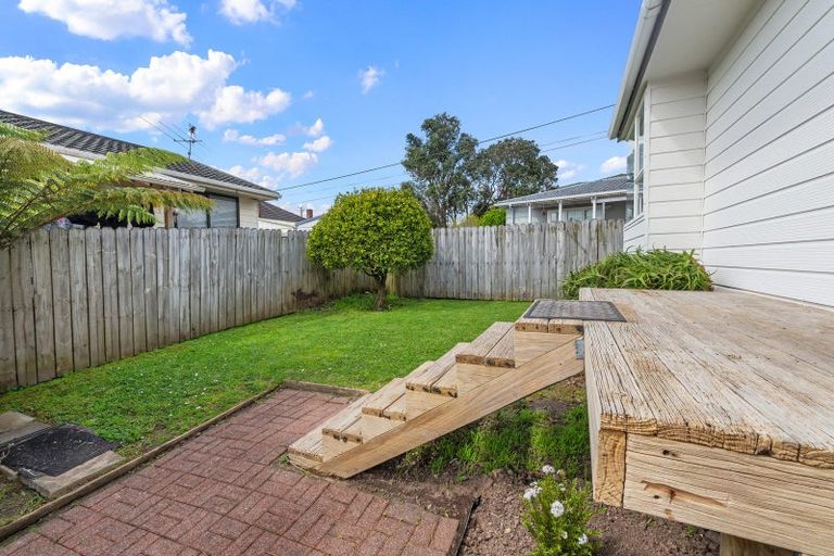 Photo of property in 3/56 Flanshaw Road, Te Atatu South, Auckland, 0610