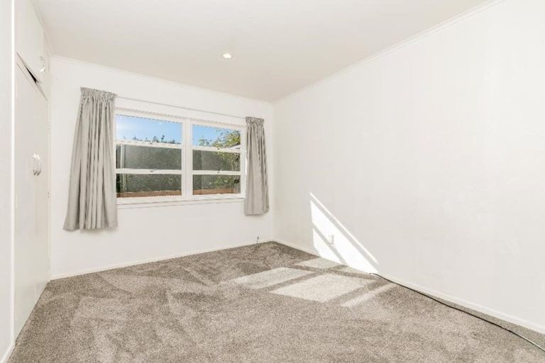 Photo of property in 1/510 East Coast Road, Windsor Park, Auckland, 0630