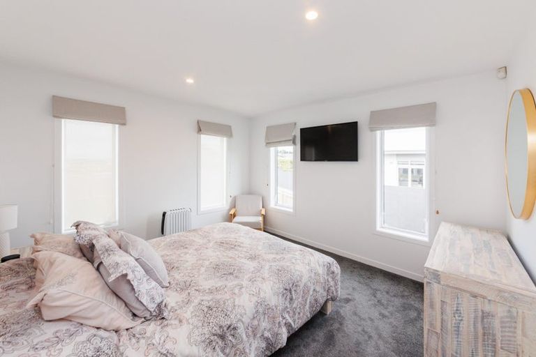 Photo of property in 23 Vaucluse Heights, Fitzherbert, Palmerston North, 4410