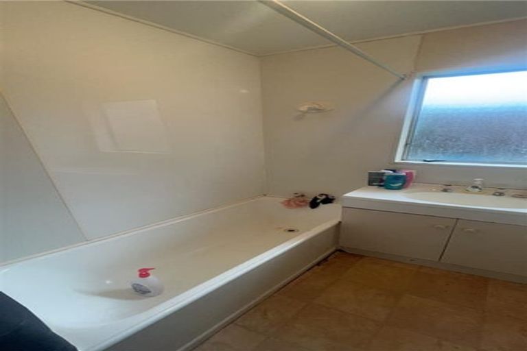 Photo of property in 32 Grenville Street, Levin, 5510