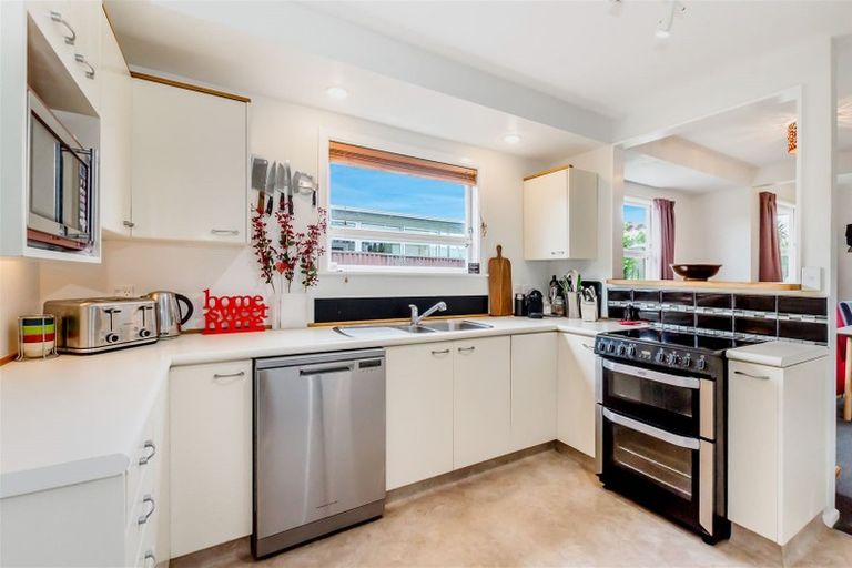 Photo of property in 43 Walton Road, Paraparaumu Beach, Paraparaumu, 5032