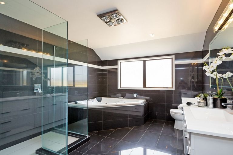 Photo of property in 140 Roberts Line, Kelvin Grove, Palmerston North, 4414