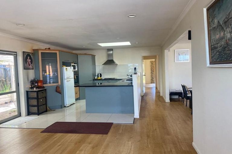 Photo of property in 10 Wheaton Place, Glen Eden, Auckland, 0602